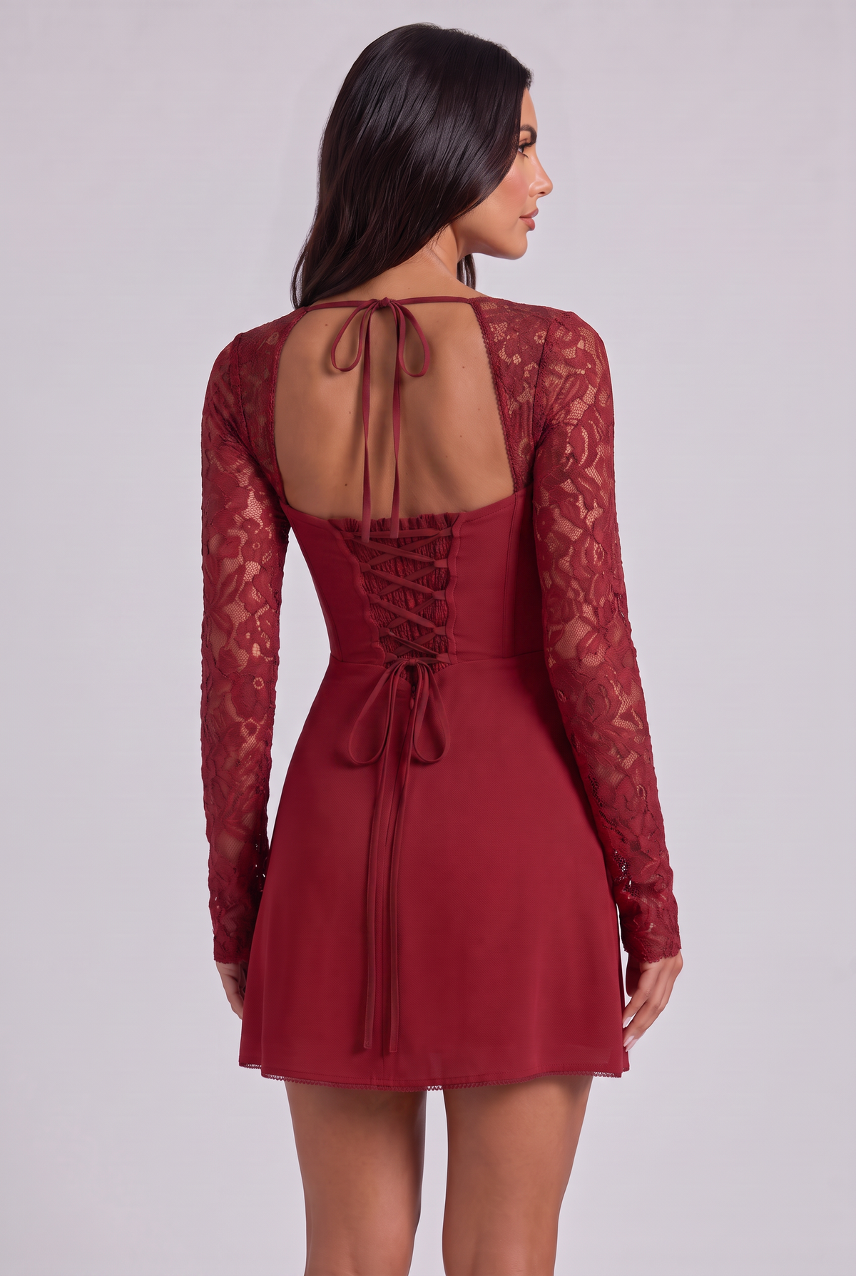 Vestido Mini Rosa de Encaje – Elegancia Romántica y Femenina