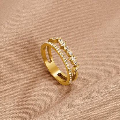 Anillo Dorado con Cristales
