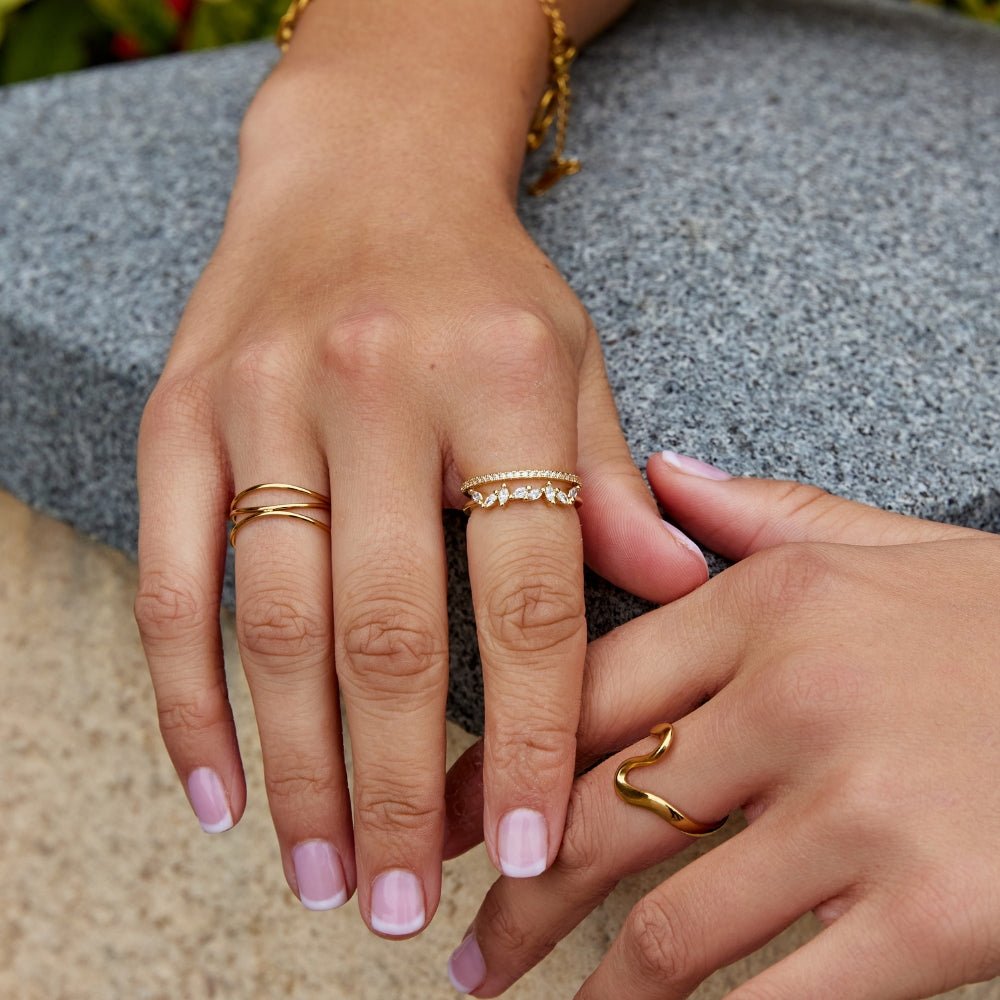 Anillo Dorado con Cristales
