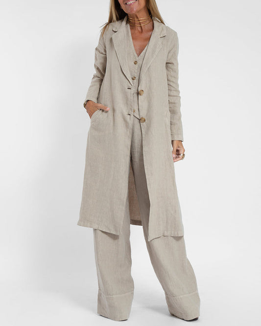Chaqueta tipo blazer casual de corte entallado, con solapa y bolsillos con solapa.