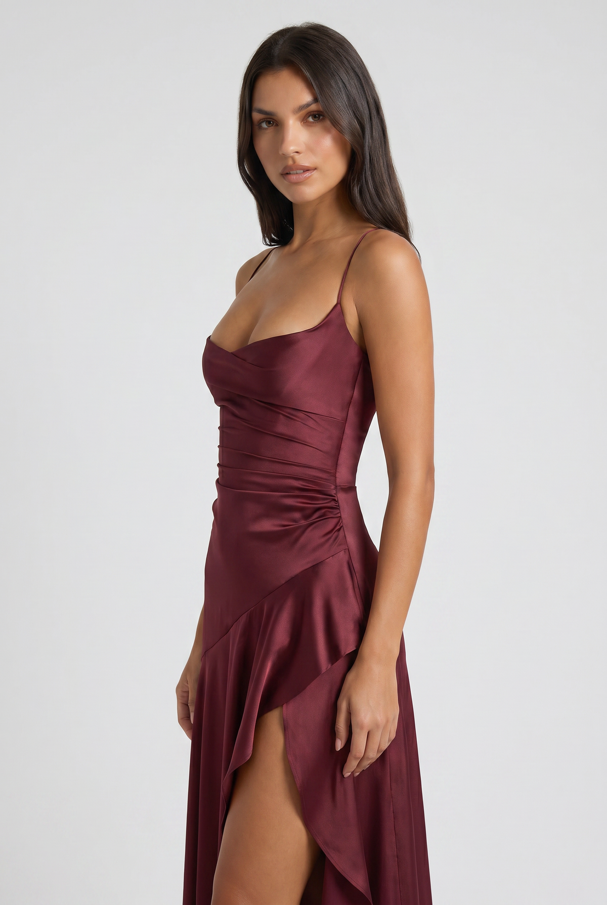 Vestido Maxi Burdeos con Drapeado y Abertura