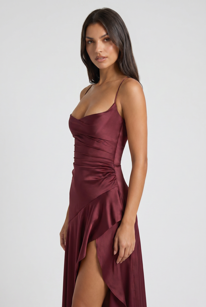 Vestido Maxi Burdeos con Drapeado y Abertura