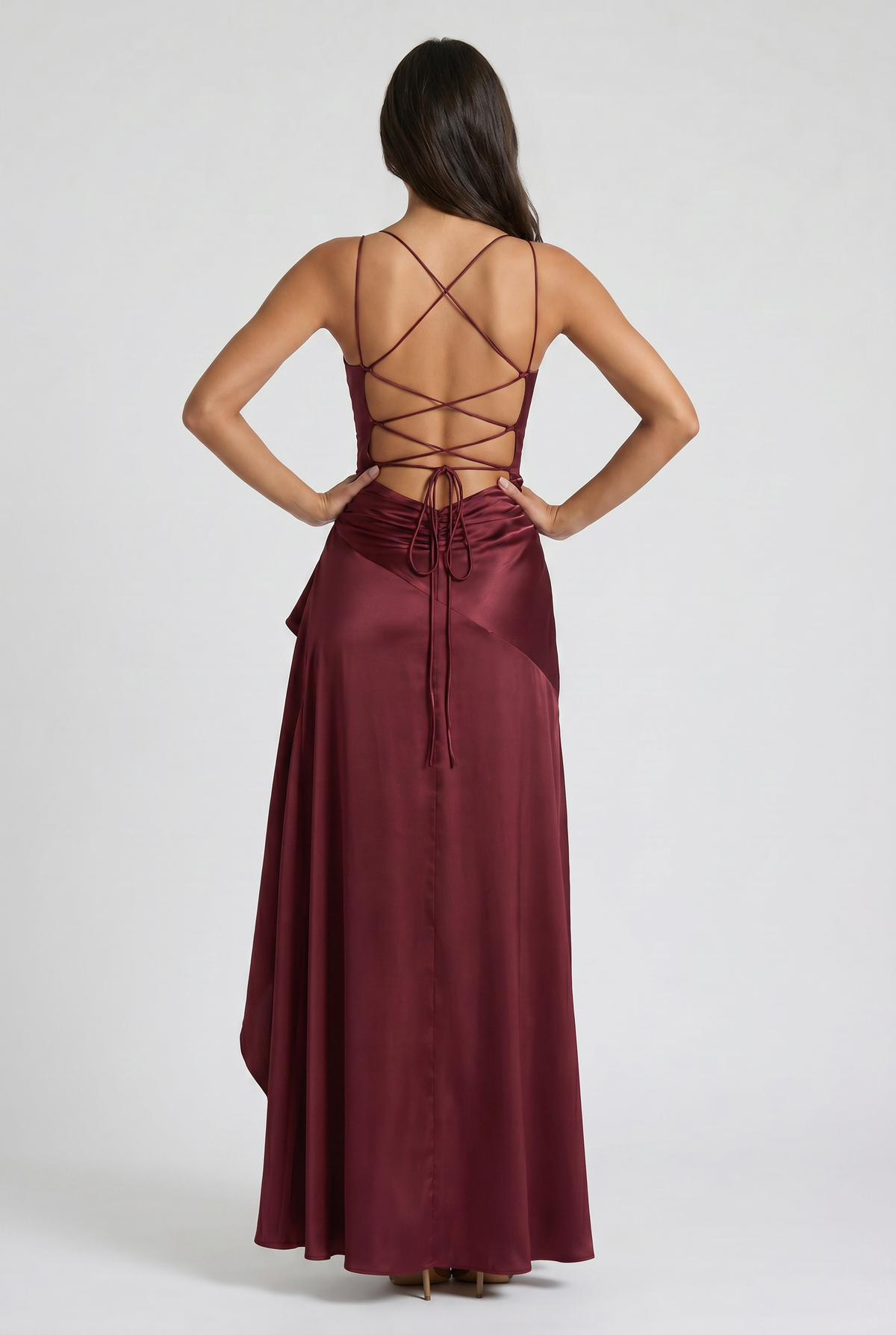 Vestido Maxi Burdeos con Drapeado y Abertura
