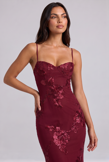 Vestido Maxi Burdeos con Estampado Floral – Elegancia Femenina y Sofisticada