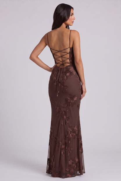 Vestido Maxi Burdeos con Estampado Floral – Elegancia Femenina y Sofisticada