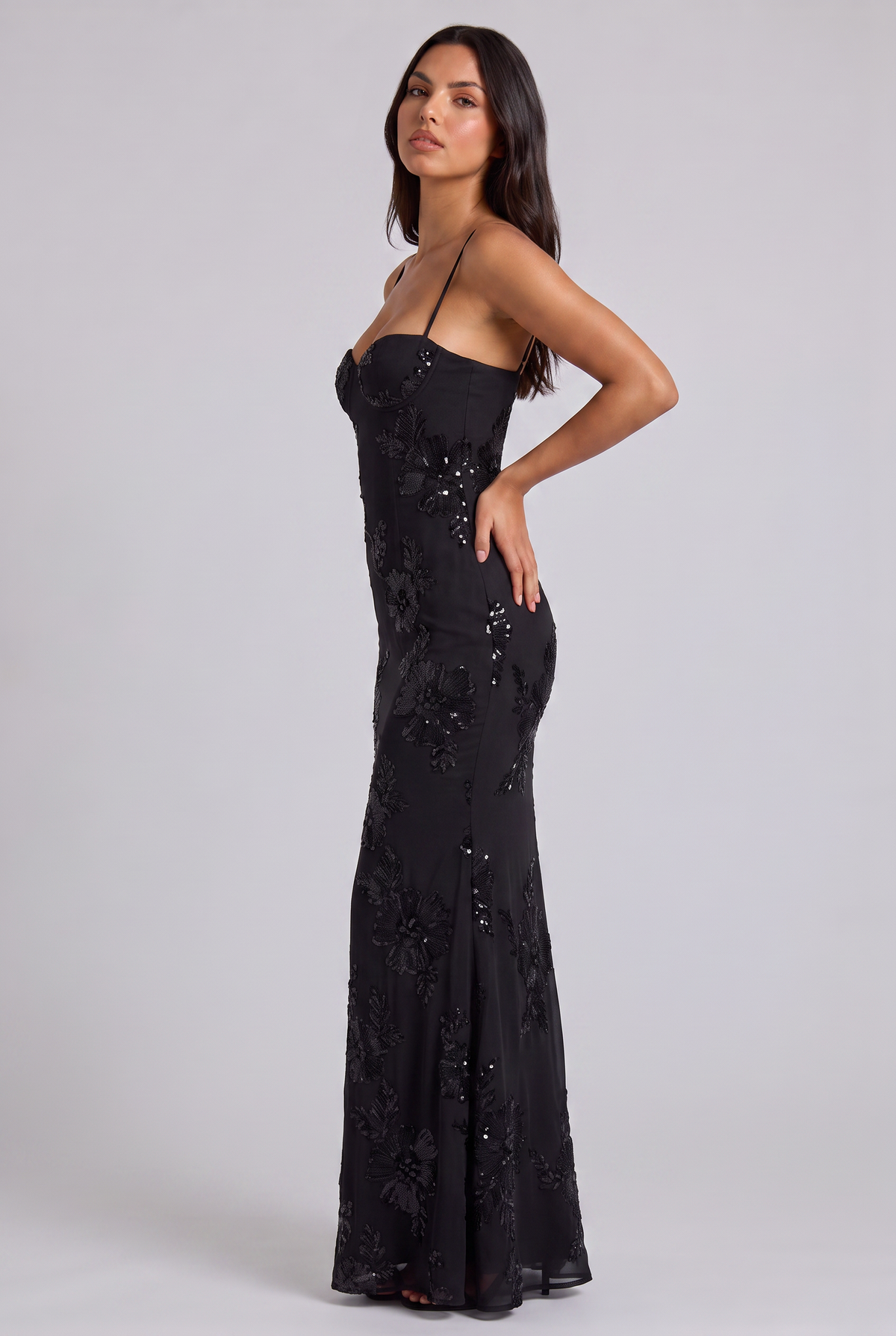 Vestido Maxi Burdeos con Estampado Floral – Elegancia Femenina y Sofisticada