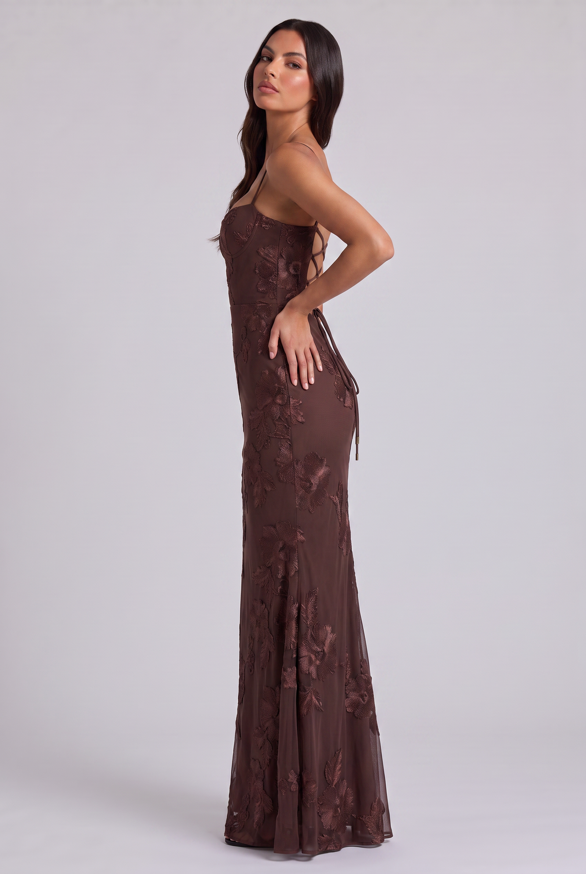 Vestido Maxi Burdeos con Estampado Floral – Elegancia Femenina y Sofisticada