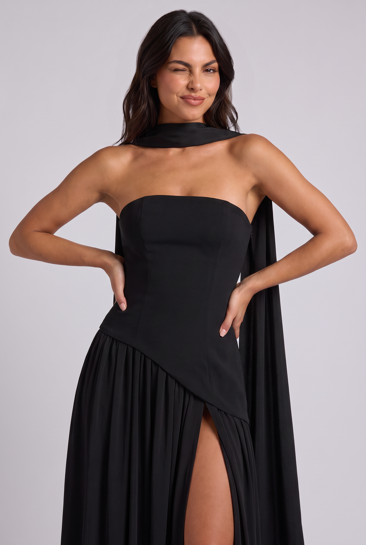 Vestido Maxi Burdeos – Elegancia Sofisticada con Escote