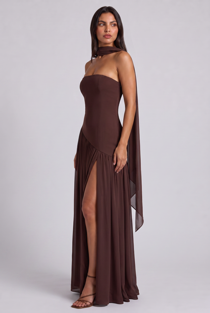 Vestido Maxi Burdeos – Elegancia Sofisticada con Escote
