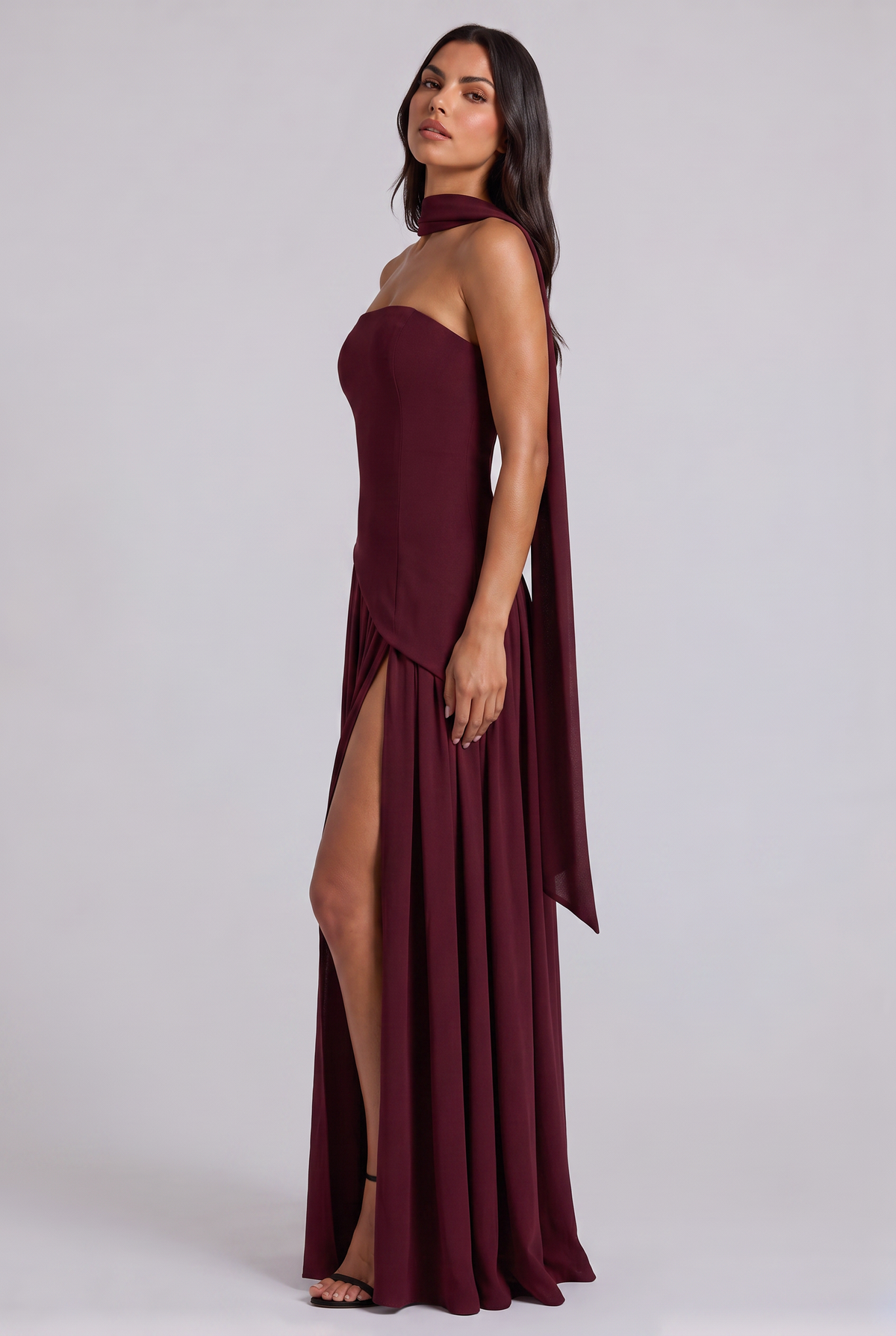 Vestido Maxi Burdeos – Elegancia Sofisticada con Escote