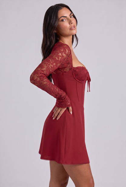 Vestido Mini Rosa de Encaje – Elegancia Romántica y Femenina