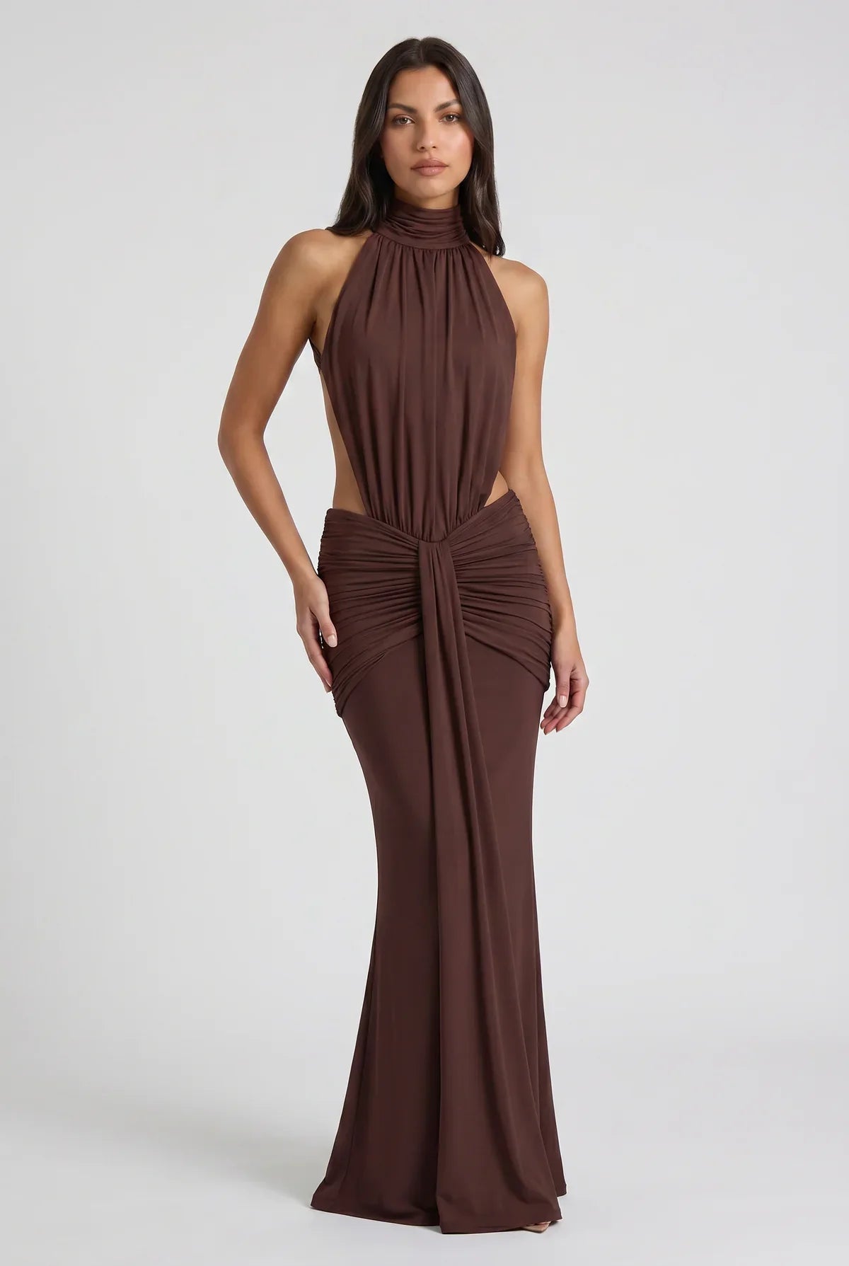 Vestido Maxi Marrón Chocolate – Elegancia Sensual con Drapeado