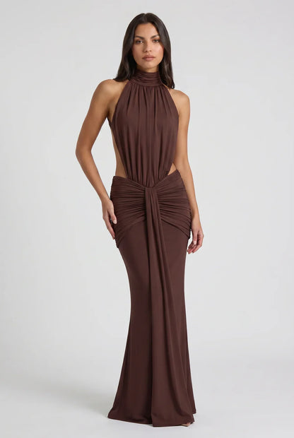 Vestido Maxi Marrón Chocolate – Elegancia Sensual con Drapeado