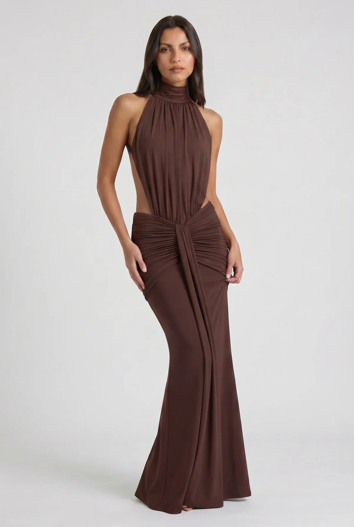 Vestido Maxi Marrón Chocolate – Elegancia Sensual con Drapeado