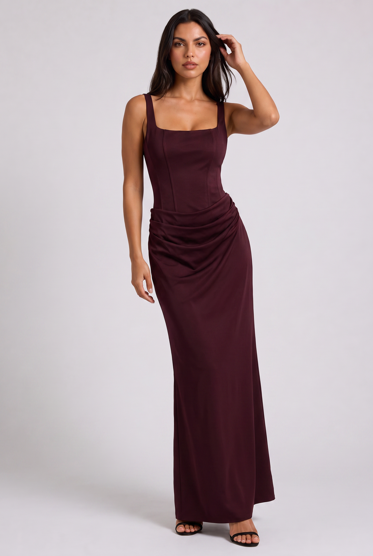 Vestido Maxi Burdeos con Drapeado – Elegancia y Silueta Refinada