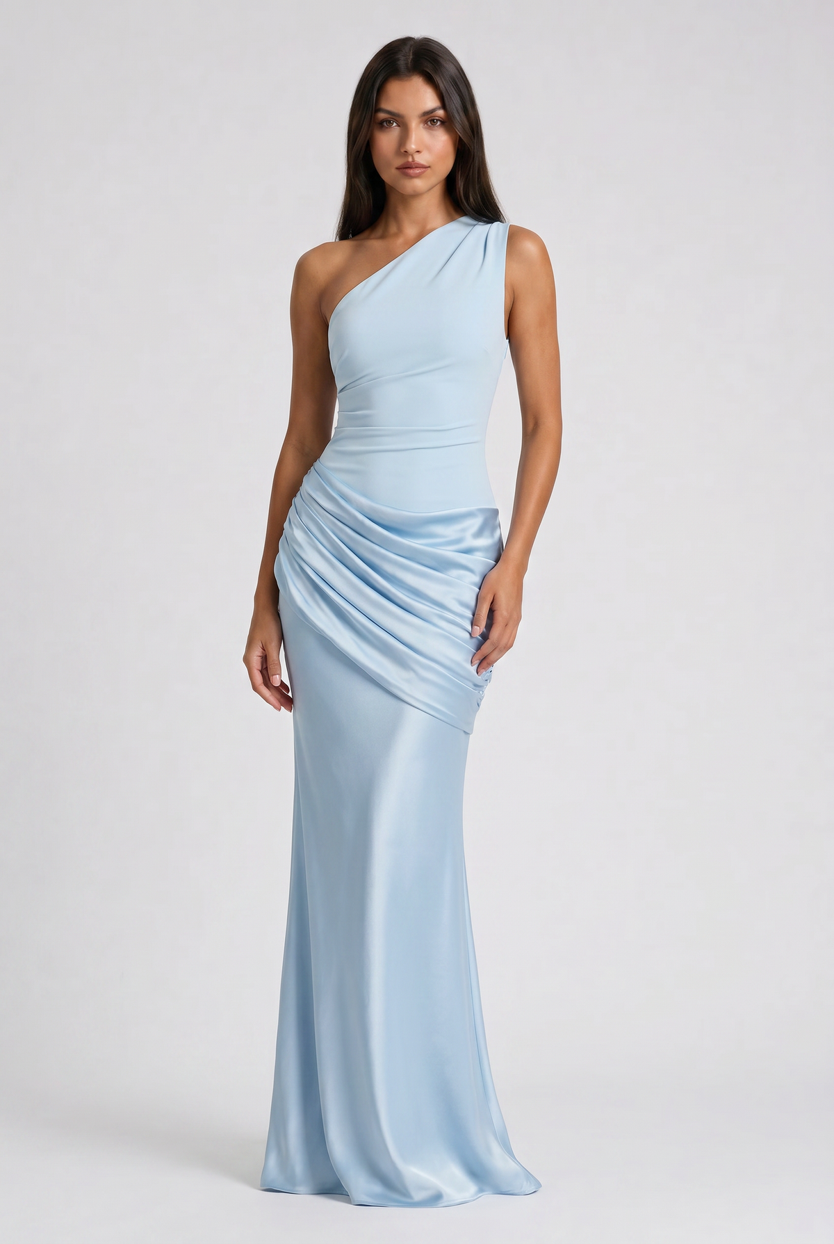 Vestido Maxi Marrón con Drapeado – Elegancia Asimétrica