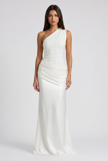 Vestido Maxi Marrón con Drapeado – Elegancia Asimétrica