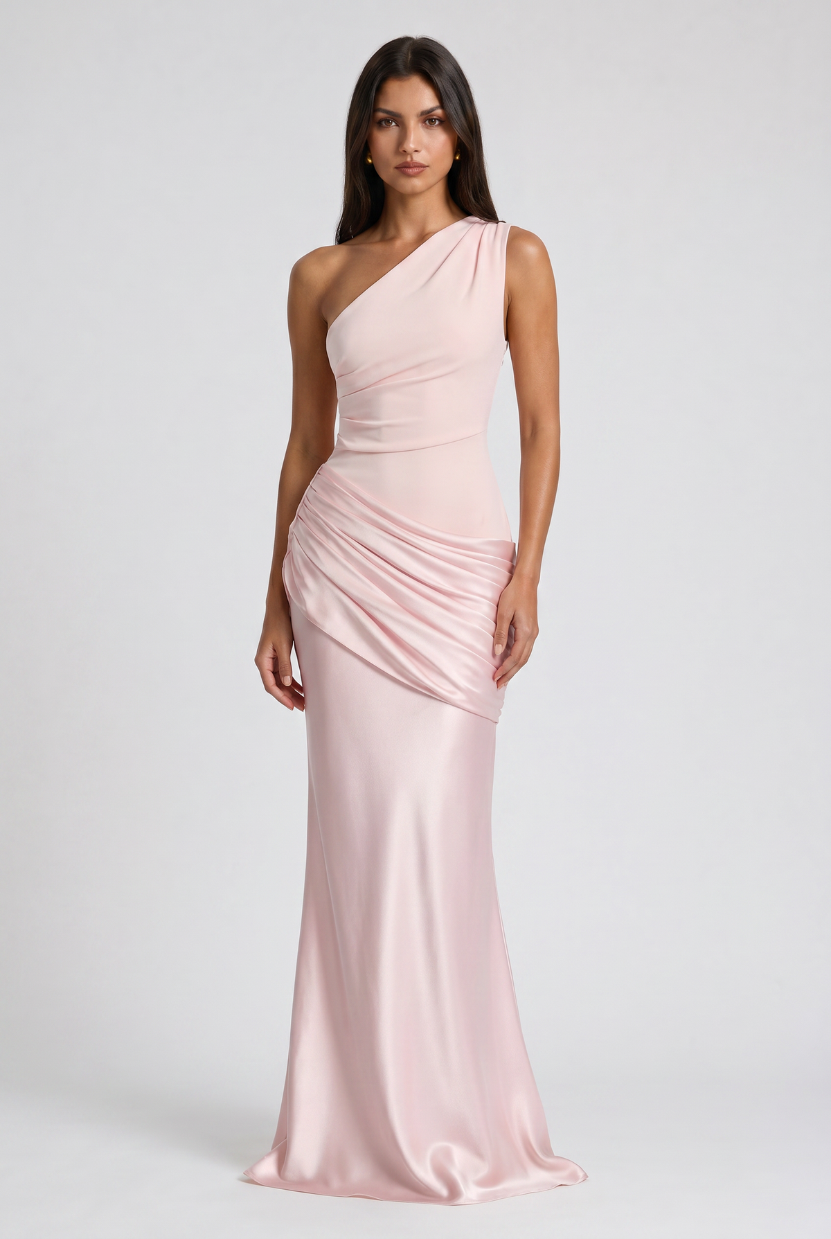 Vestido Maxi Marrón con Drapeado – Elegancia Asimétrica