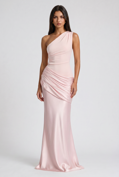 Vestido Maxi Marrón con Drapeado – Elegancia Asimétrica