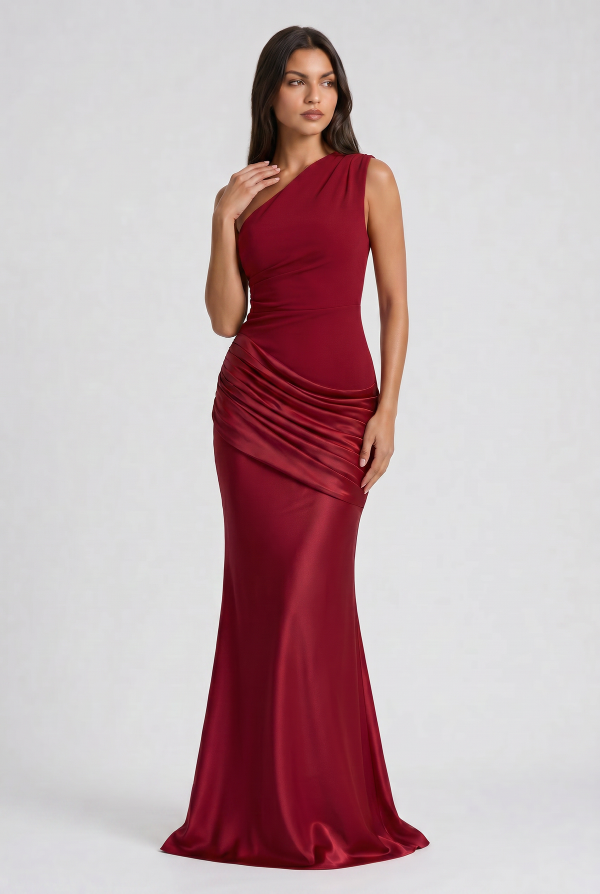 Vestido Maxi Marrón con Drapeado – Elegancia Asimétrica