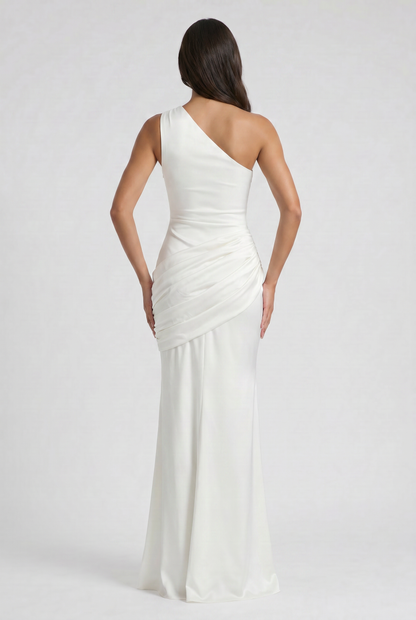 Vestido Maxi Marrón con Drapeado – Elegancia Asimétrica