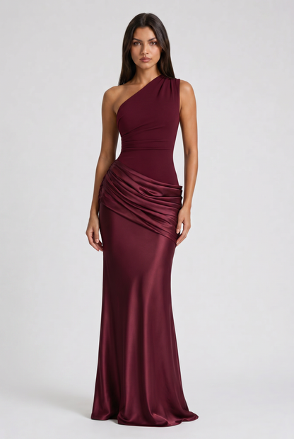 Vestido Maxi Marrón con Drapeado – Elegancia Asimétrica
