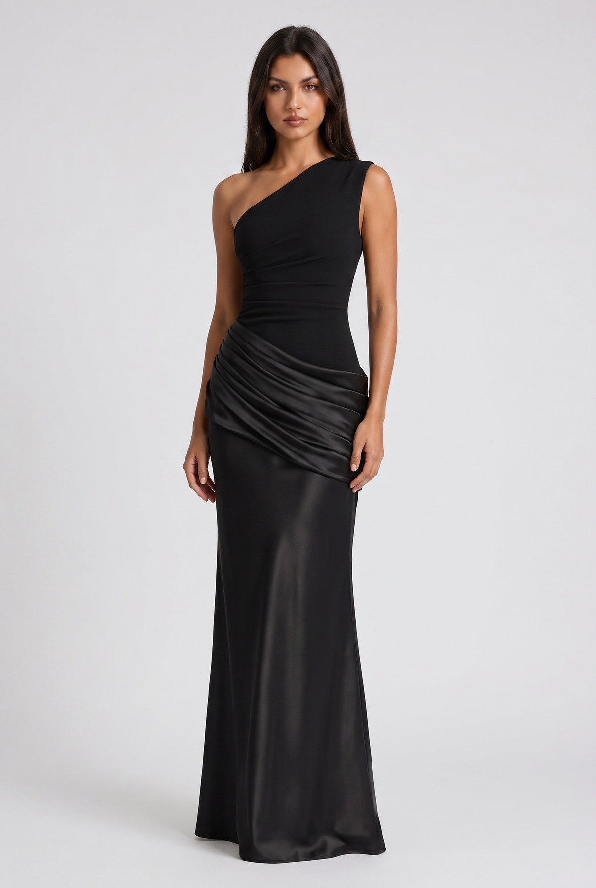 Vestido Maxi Marrón con Drapeado – Elegancia Asimétrica