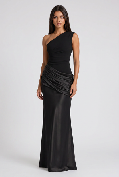Vestido Maxi Marrón con Drapeado – Elegancia Asimétrica