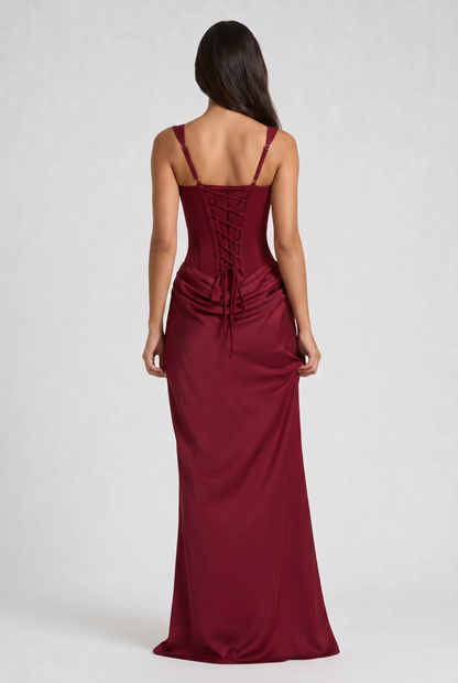 Vestido Maxi Burdeos con Drapeado – Elegancia y Silueta Refinada