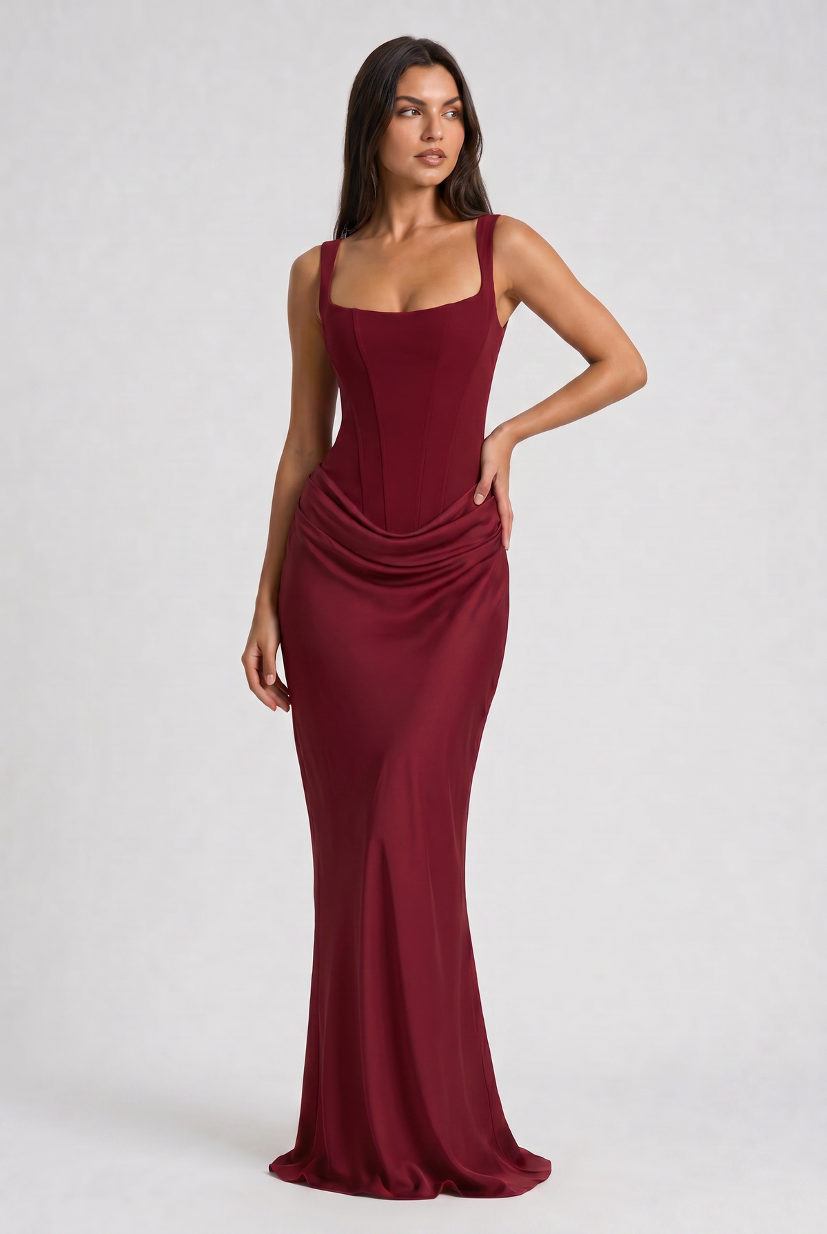 Vestido Maxi Burdeos con Drapeado – Elegancia y Silueta Refinada