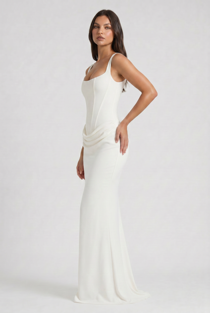 Vestido Maxi Burdeos con Drapeado – Elegancia y Silueta Refinada