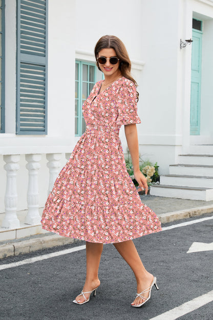 Vestido midi bohemio floral de corte A con bajo de volantes en capas