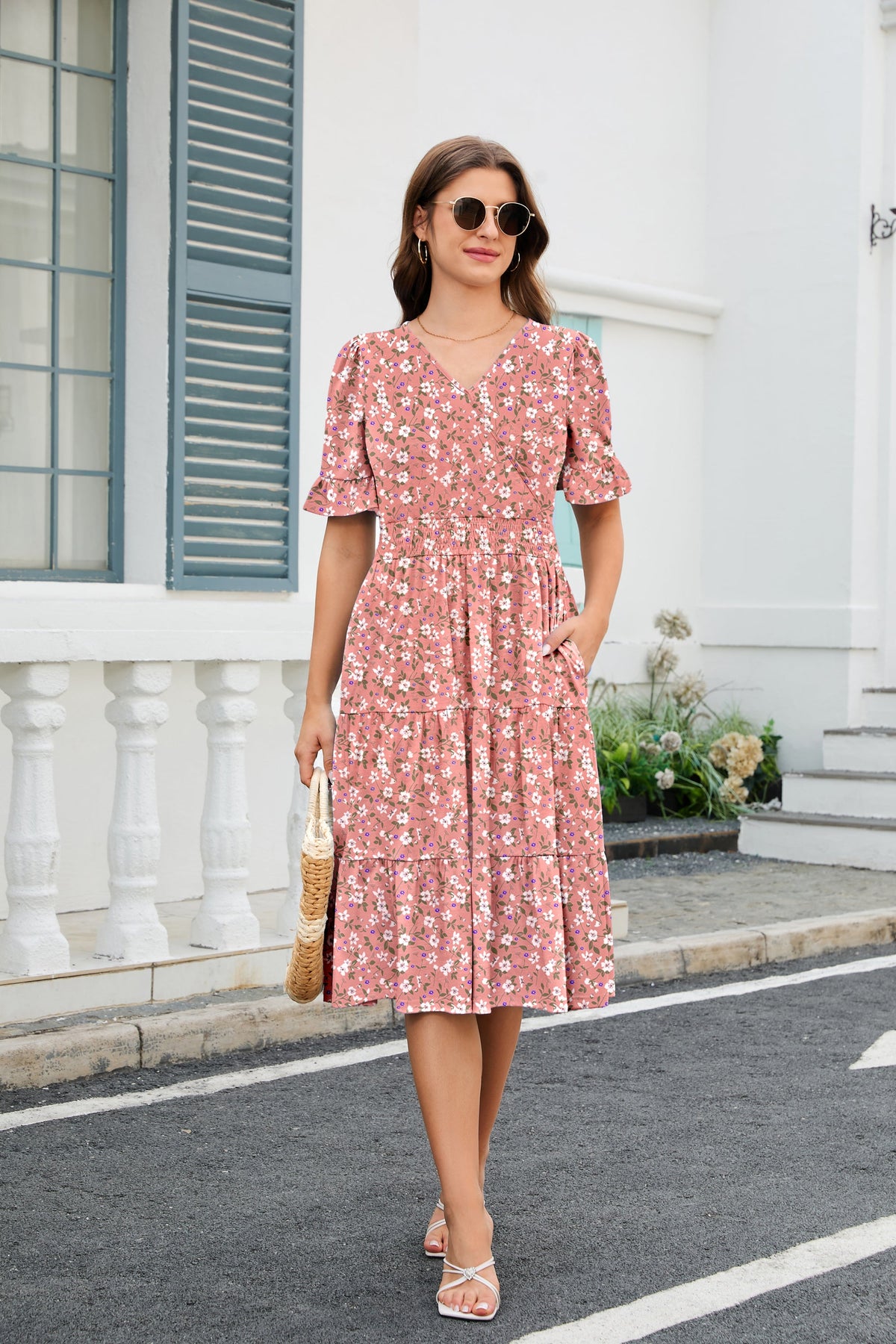 Vestido midi bohemio floral de corte A con bajo de volantes en capas