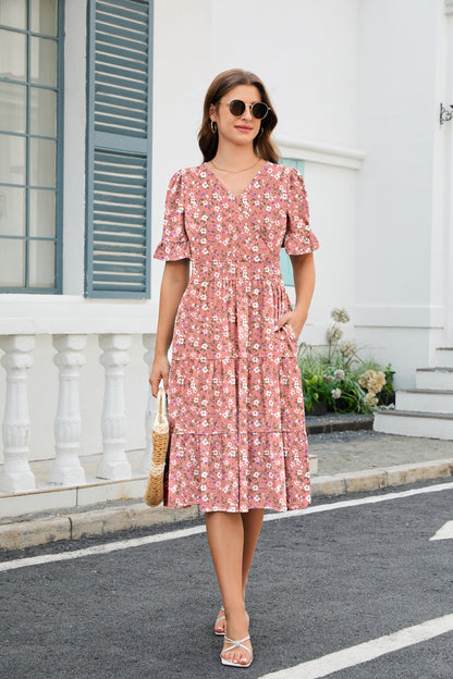 Vestido midi bohemio floral de corte A con bajo de volantes en capas