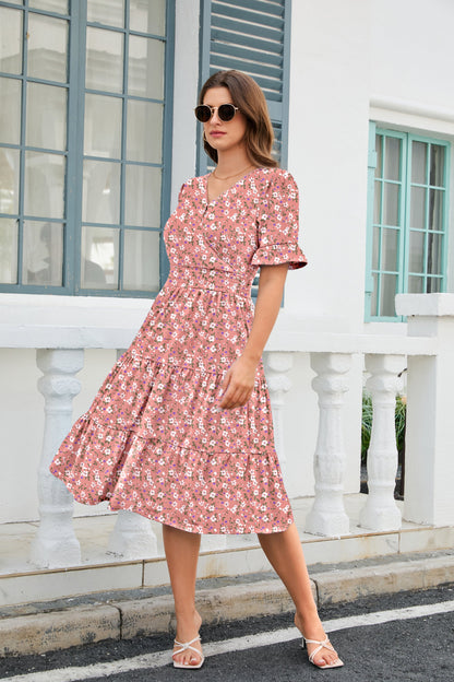 Vestido midi bohemio floral de corte A con bajo de volantes en capas