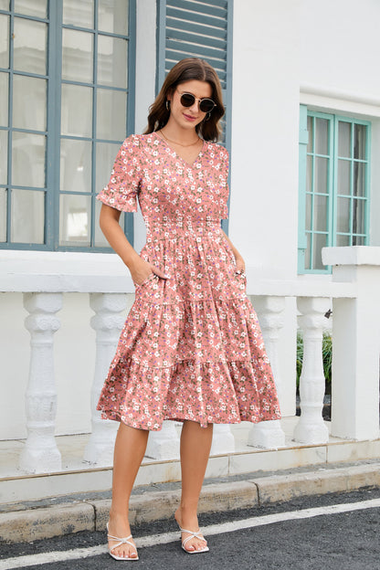 Vestido midi bohemio floral de corte A con bajo de volantes en capas