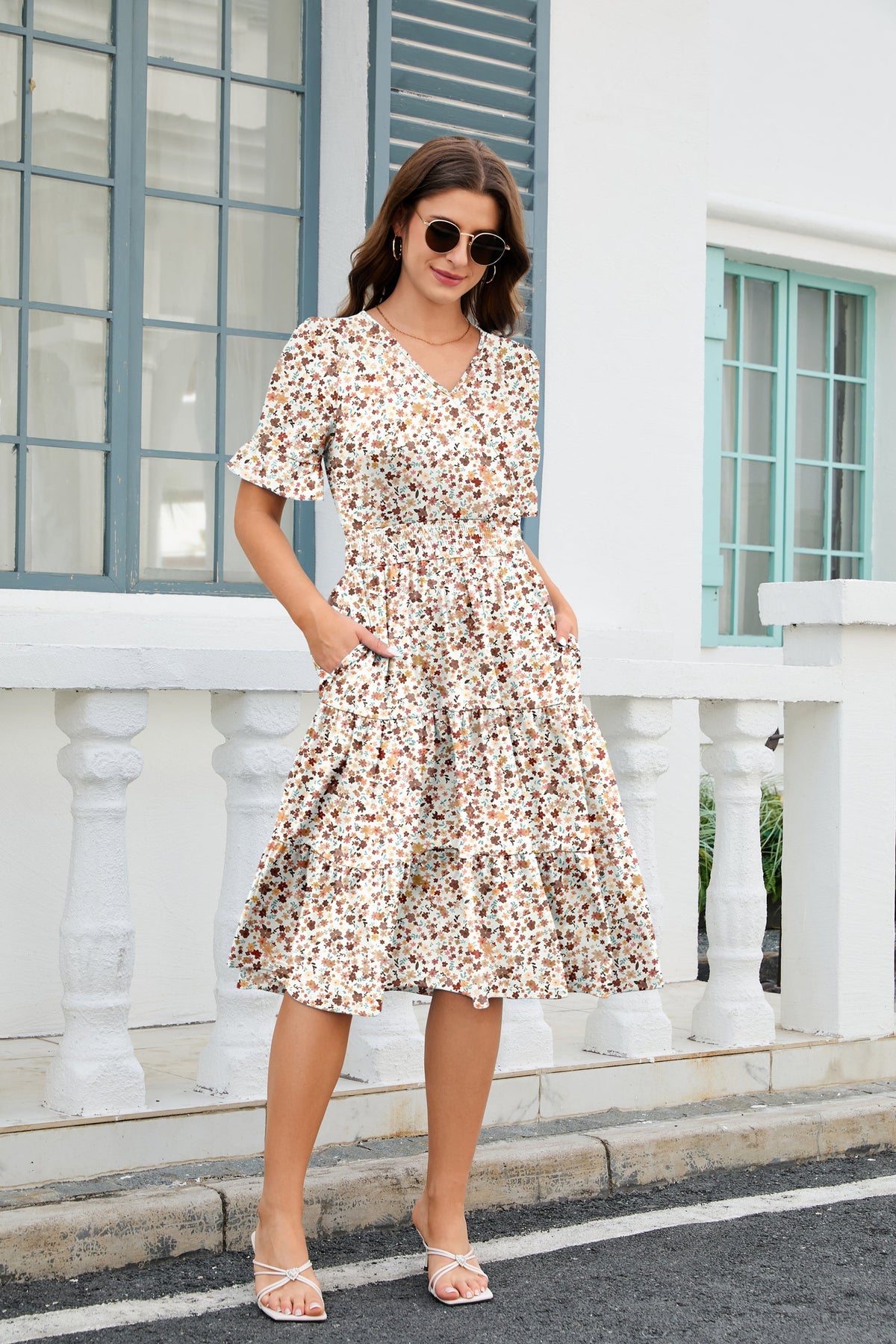 Vestido midi bohemio floral de corte A con bajo de volantes en capas