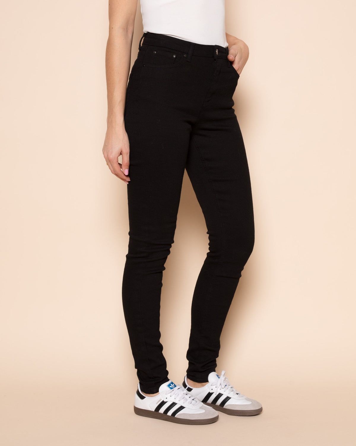 Pantalones pitillo negros