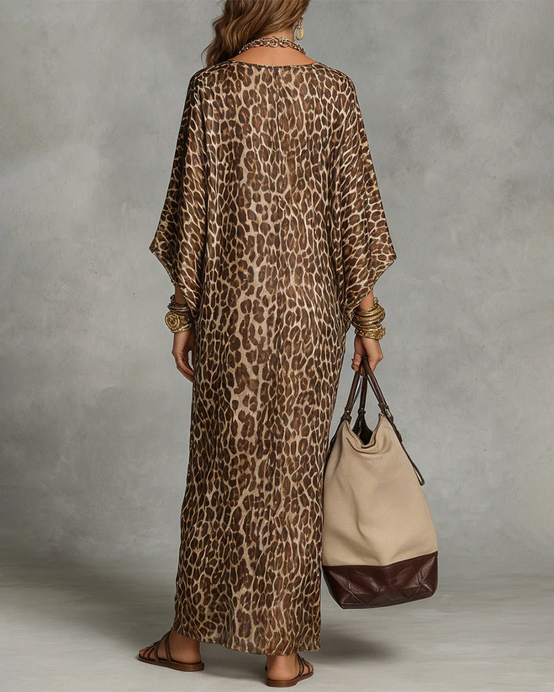 Vestido Maxi Bohemio con Estampado de Leopardo y Detalle Cruzado en la Parte Delantera