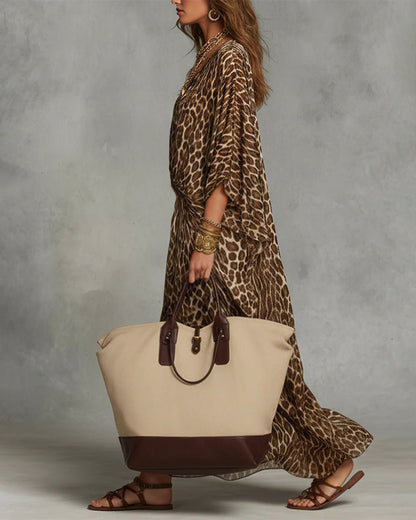 Vestido Maxi Bohemio con Estampado de Leopardo y Detalle Cruzado en la Parte Delantera