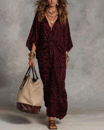 Vestido Maxi Bohemio con Estampado de Leopardo y Detalle Cruzado en la Parte Delantera