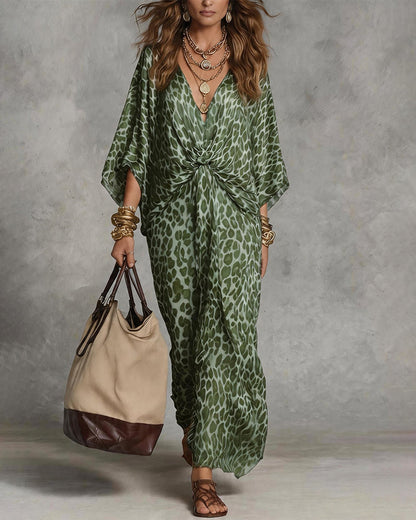 Vestido Maxi Bohemio con Estampado de Leopardo y Detalle Cruzado en la Parte Delantera
