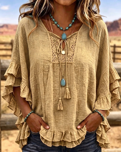 Top bohemio con mangas acampanadas y volantes.