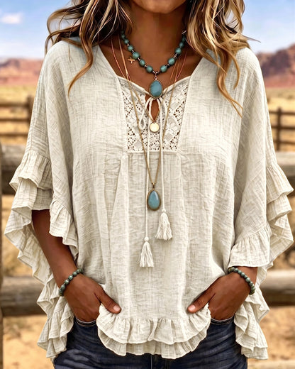 Top bohemio con mangas acampanadas y volantes.