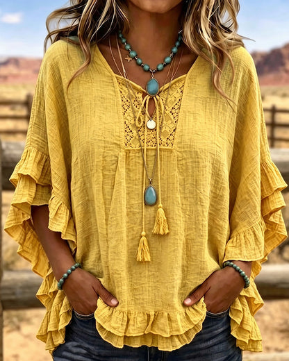 Top bohemio con mangas acampanadas y volantes.