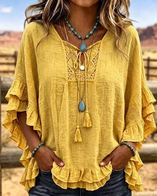 Top bohemio con mangas acampanadas y volantes.