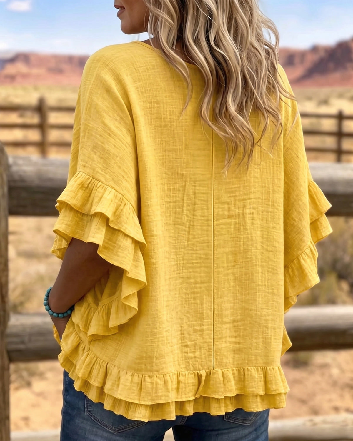 Top bohemio con mangas acampanadas y volantes.