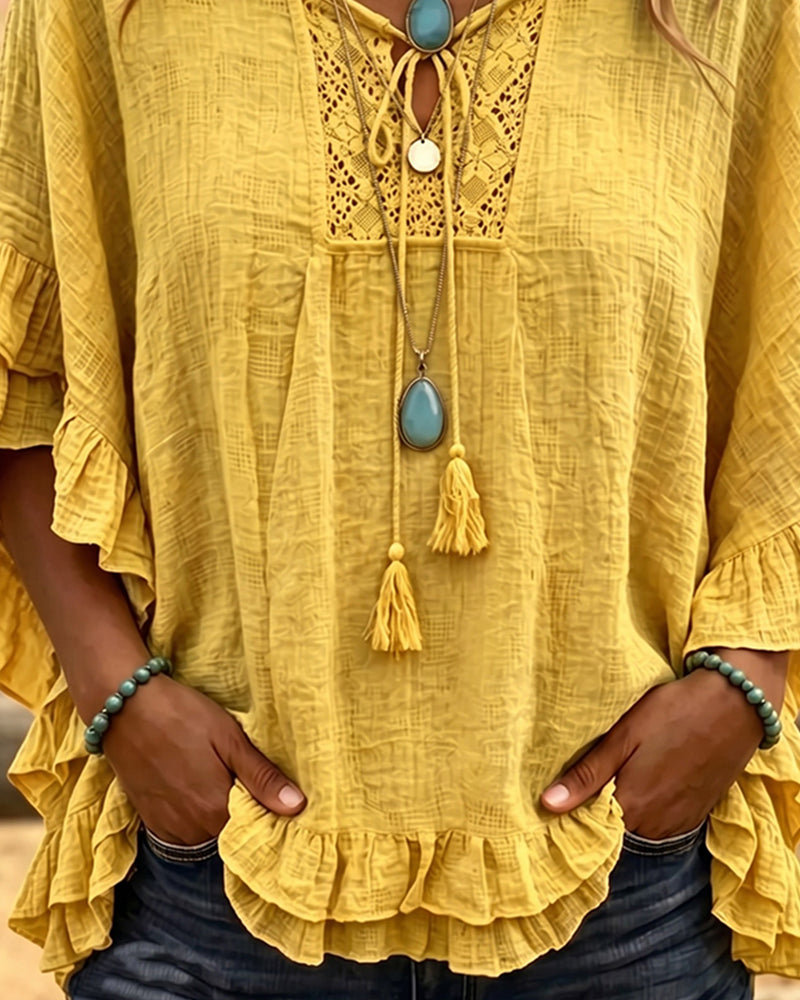 Top bohemio con mangas acampanadas y volantes.