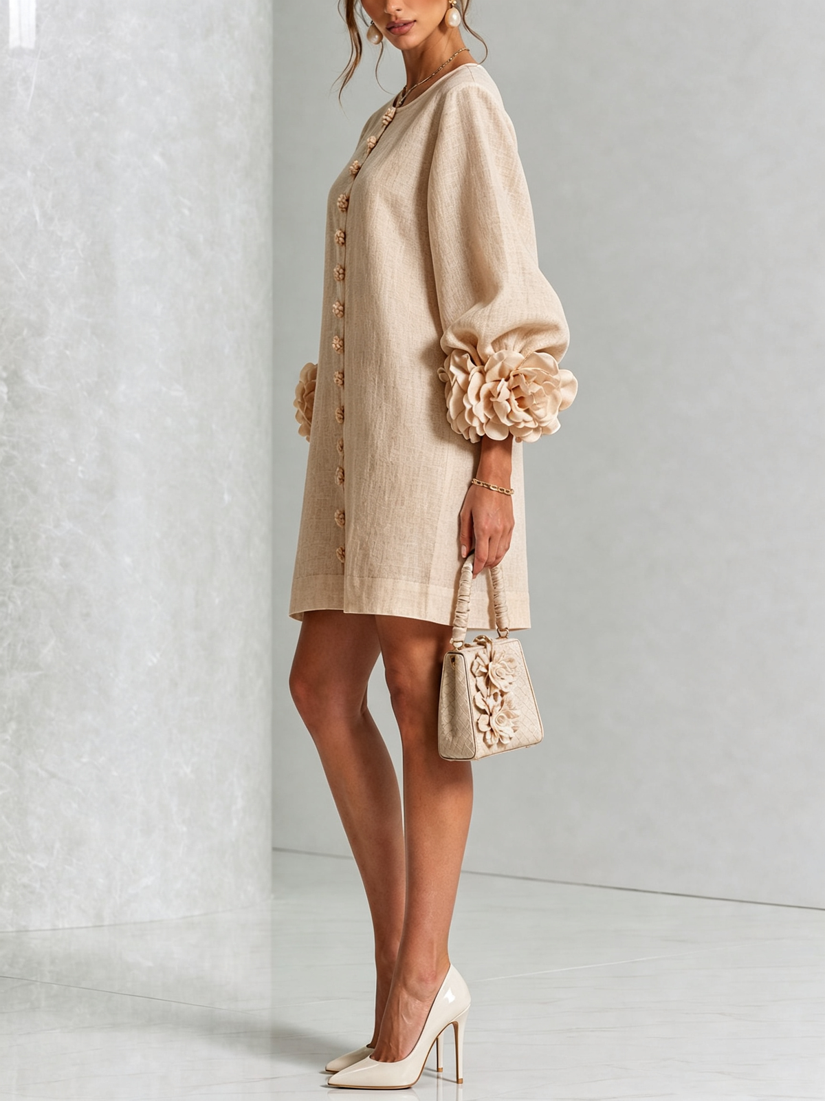 Vestido Mini de Mezcla de Lino con Puños de Flores, Beige