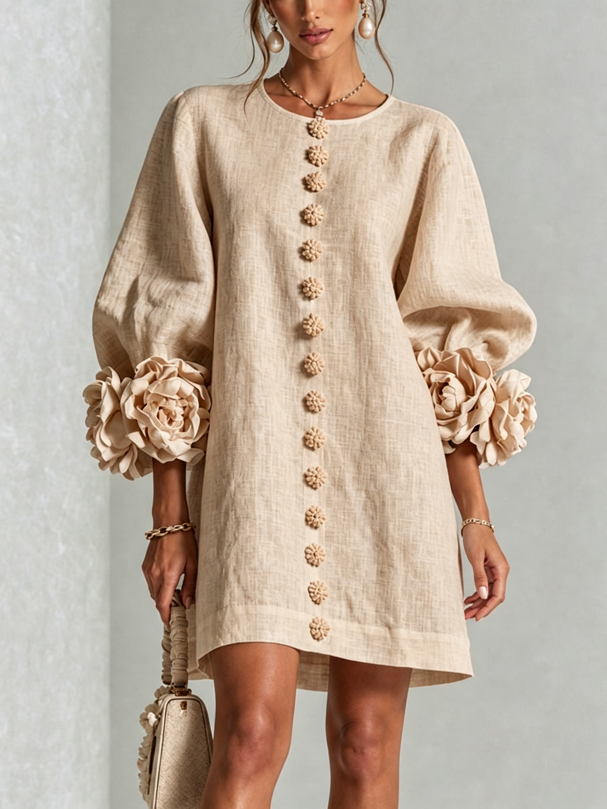 Vestido Mini de Mezcla de Lino con Puños de Flores, Beige
